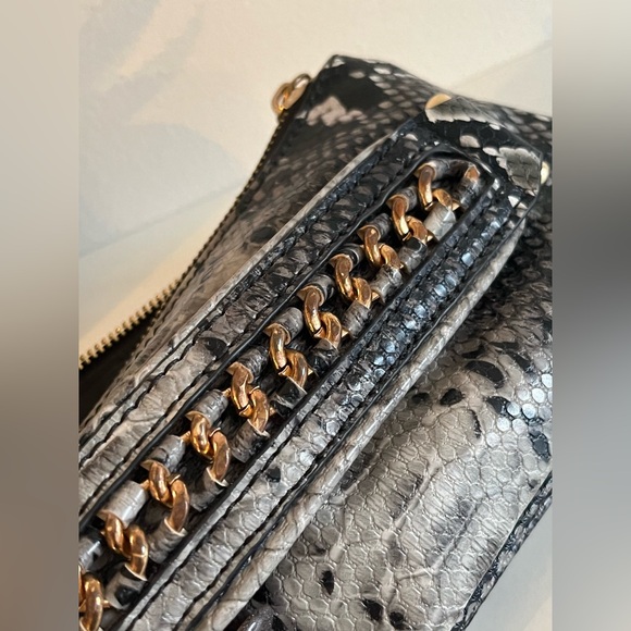 Bebe Lottie Black Snake Print Textured Fx Leather Double Zip Entry Clutch - Picture 8 of 15
